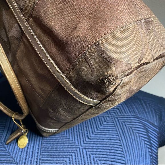 Coach Signature Canvas Logo Tote - Picture 11 of 14